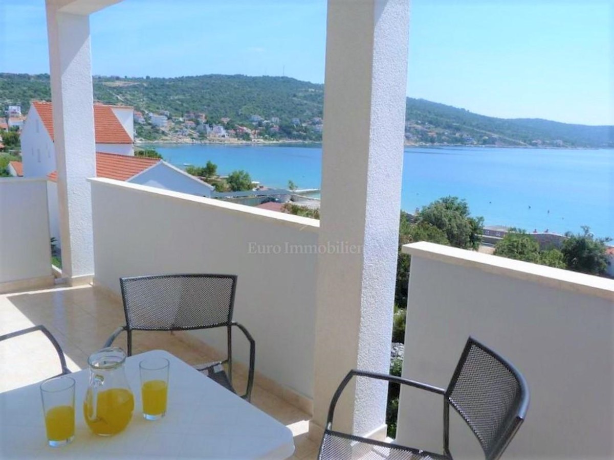 Large apartment house in the immediate vicinity of the beach