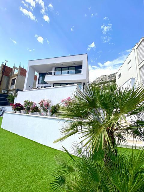 Modern villa with a beautiful view of the sea under construction