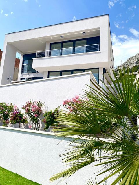 Modern villa with a beautiful view of the sea under construction