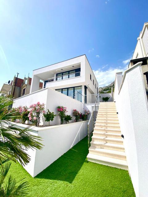 Modern villa with a beautiful view of the sea under construction