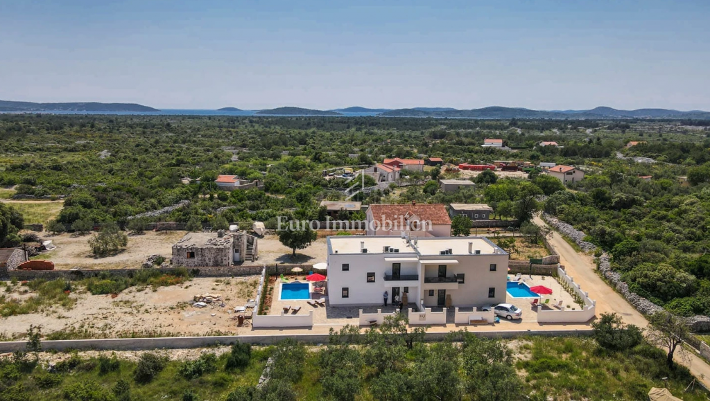 Two-story apartment with pool and sea view