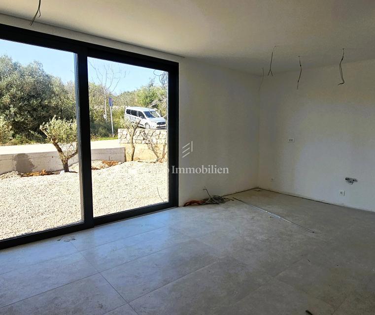 Appartamento di nuova costruzione con ampio giardino - città di Krk