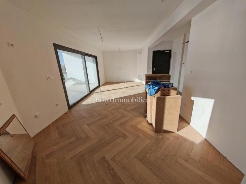 Apartment on the 1st floor of a new building, 50 meters from the sea