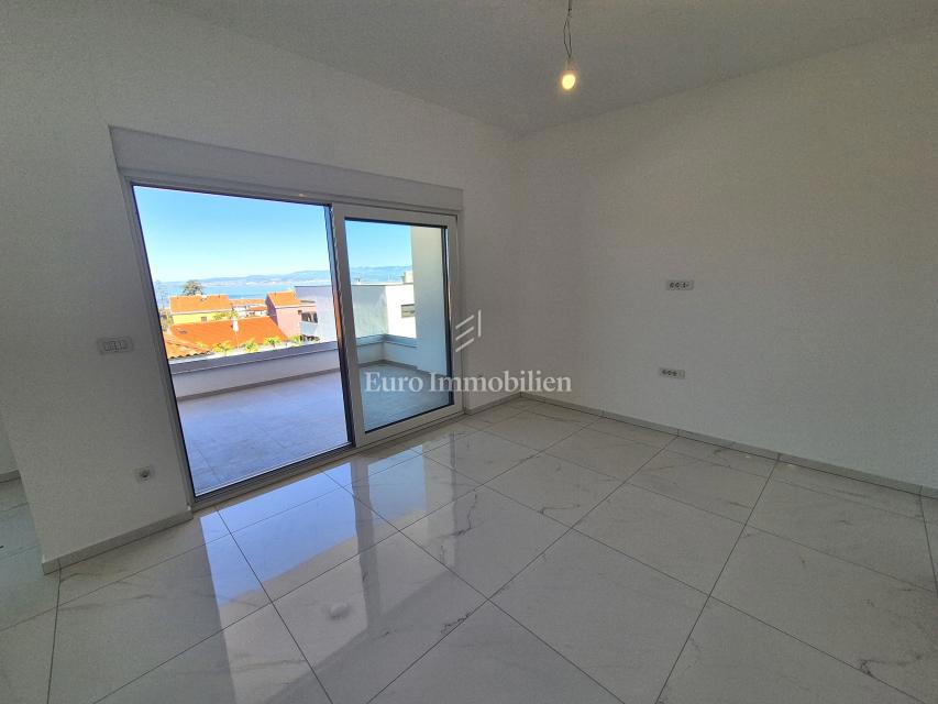 Malinska, nuovo spazioso appartamento con giardino