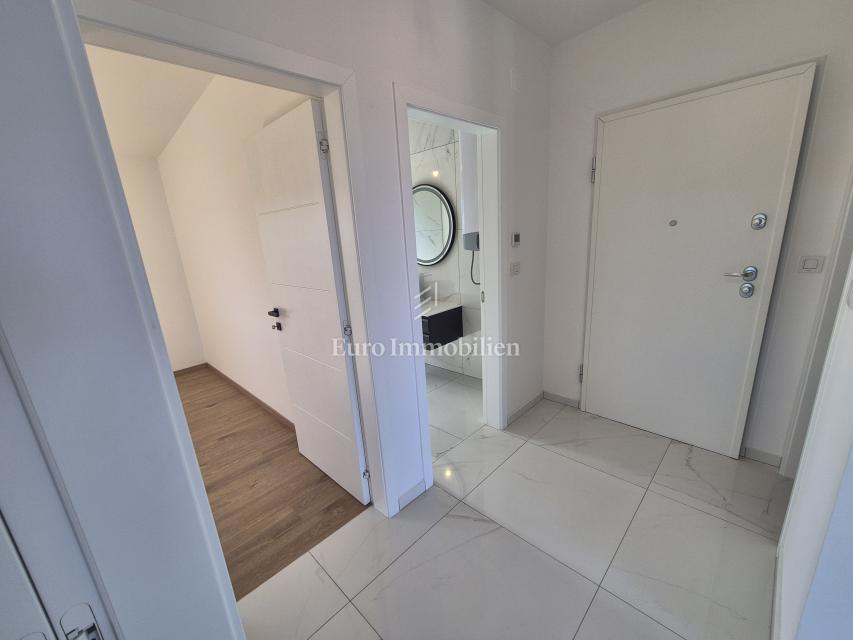 Malinska, nuovo spazioso appartamento con giardino