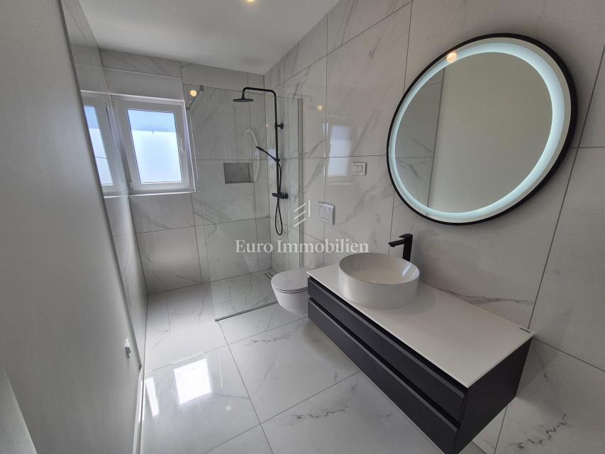 Malinska, nuovo spazioso appartamento con giardino