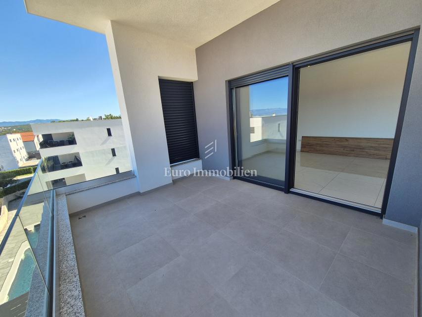 Malinska, nuovo spazioso appartamento con giardino