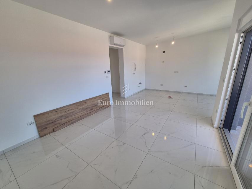 Malinska, nuovo spazioso appartamento con giardino