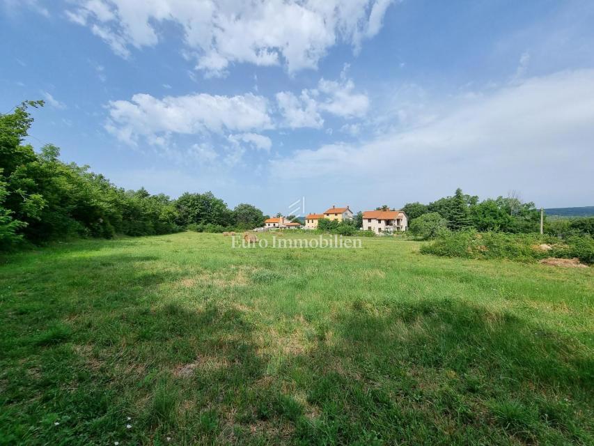 Grande terreno edificabile nelle vicinanze di Labin