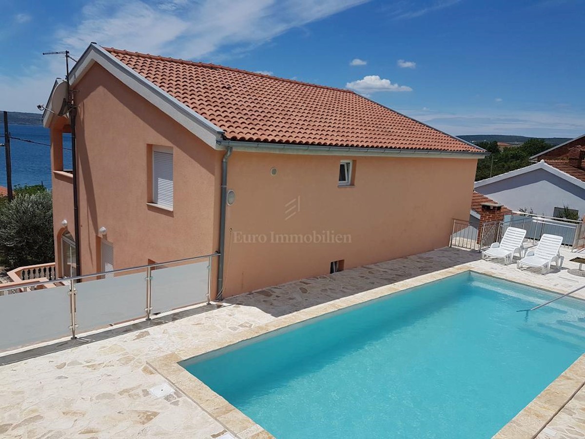 Casa familiare con quatro appartamenti a 100 m dal mare