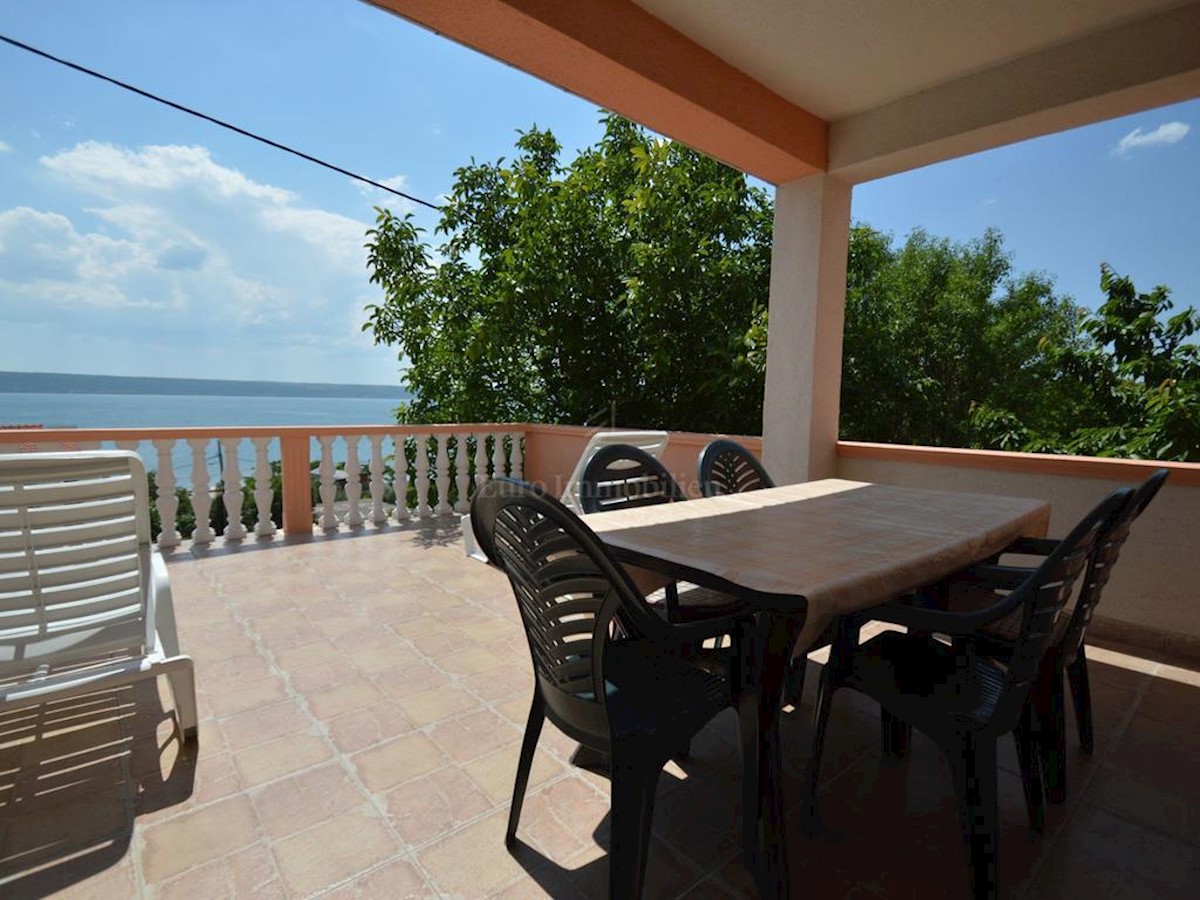 Casa familiare con quatro appartamenti a 100 m dal mare