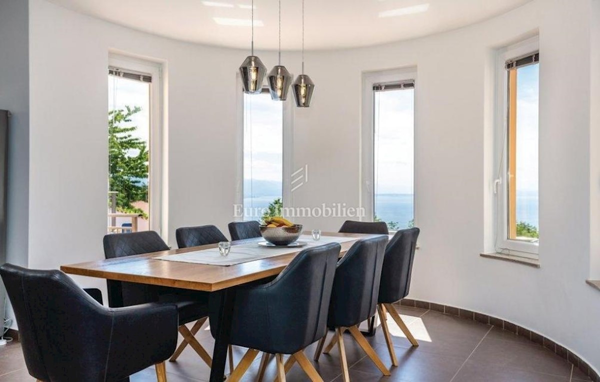 Beautiful villa with a sea view, in surroundings of Opatija!