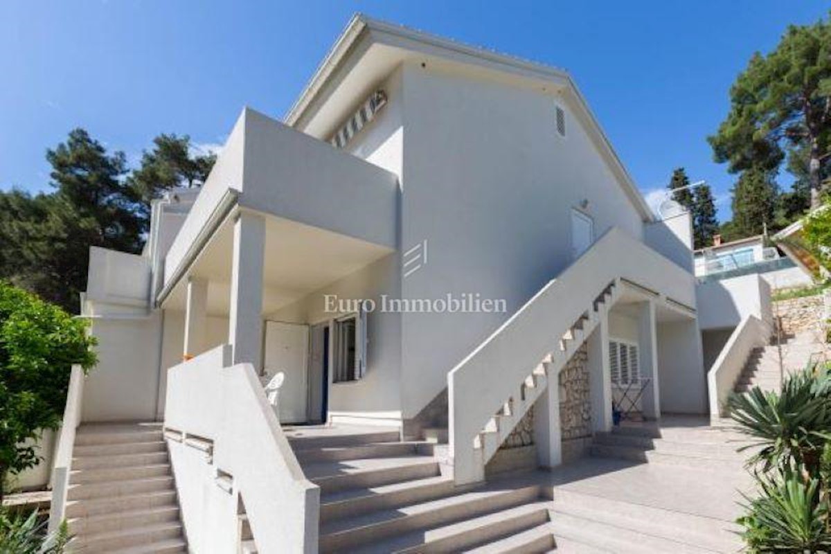 House with pool first row to the sea, Mali Lošinj