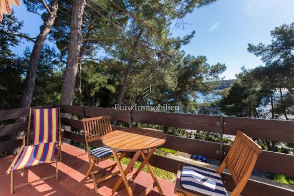 House with pool first row to the sea, Mali Lošinj