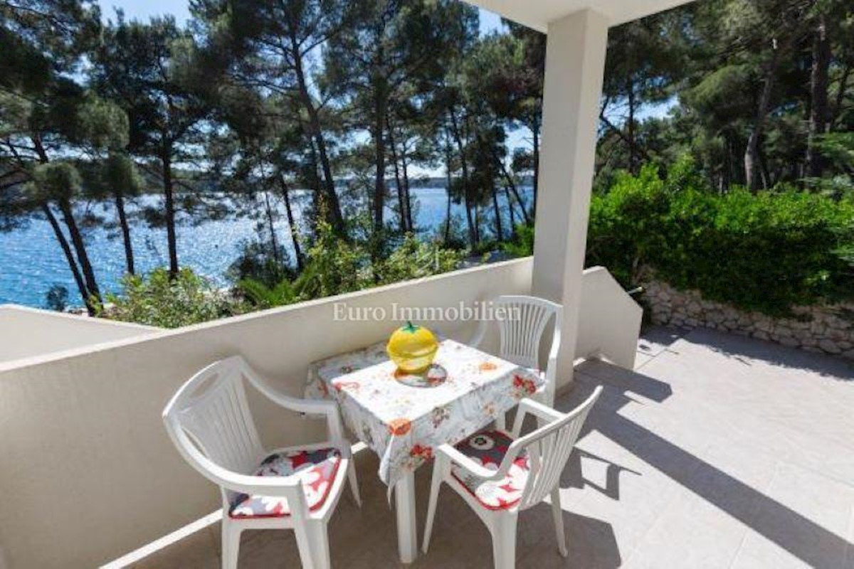 House with pool first row to the sea, Mali Lošinj