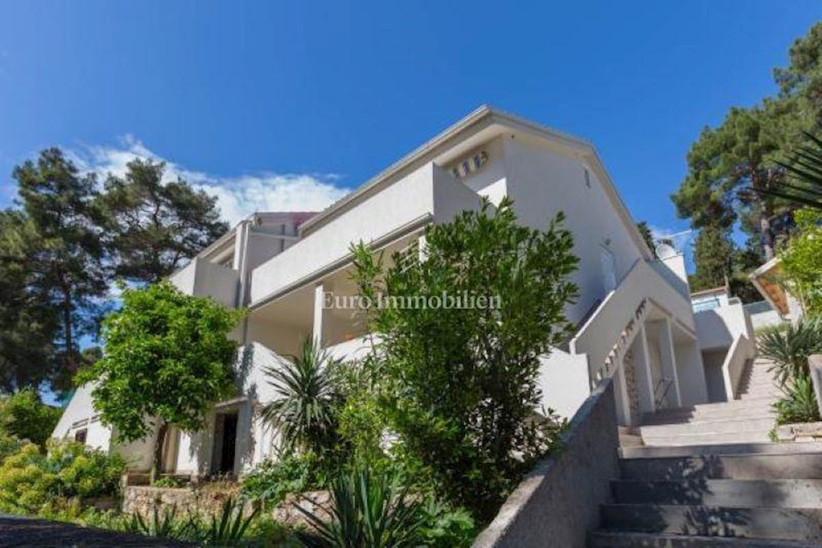 House with pool first row to the sea, Mali Lošinj