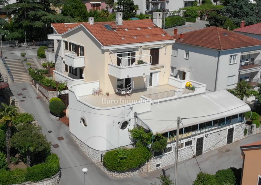 Crikvenica, casa con ristorante, ottima posizione