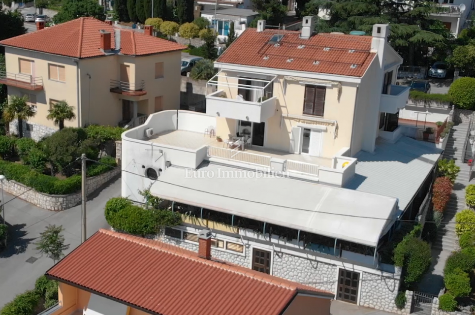 Crikvenica, casa con ristorante, ottima posizione