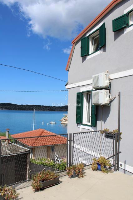 Casa con vista mare vicino alla spiaggia di Banj - Šibenik