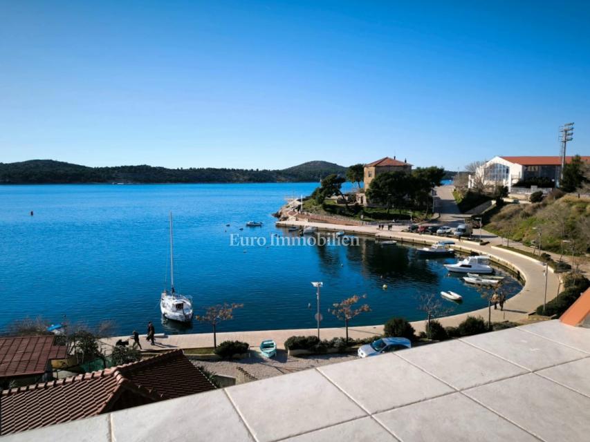 Casa con vista mare vicino alla spiaggia di Banj - Šibenik