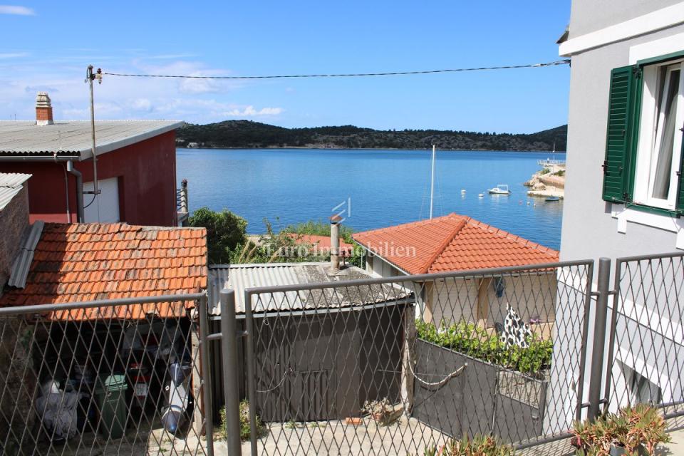 Casa con vista mare vicino alla spiaggia di Banj - Šibenik