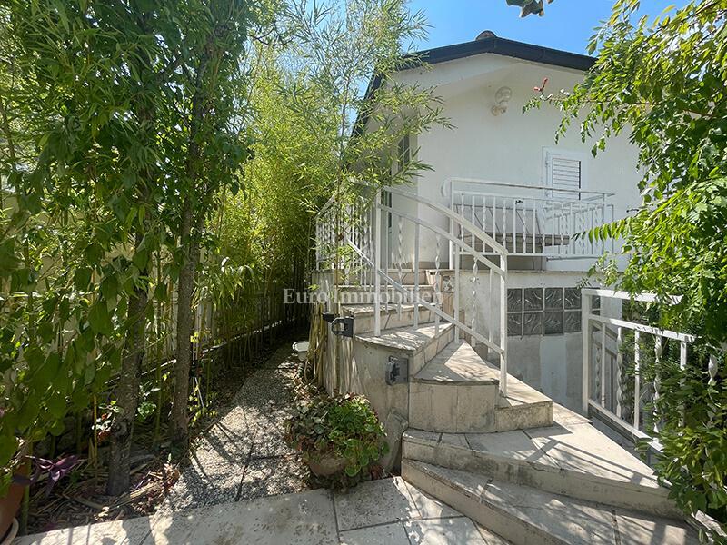 Casa con vista mare, posizione tranquilla