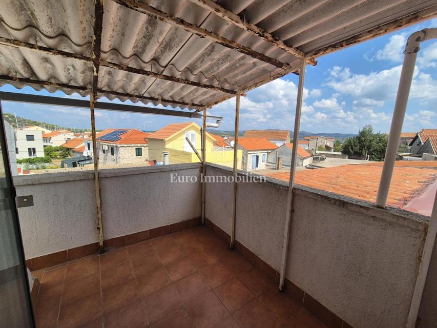 Betina, casa in pietra con vista mare dalla terrazza