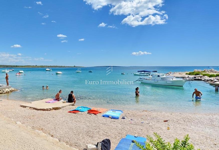 Novalja - appartamento con vista mare vicino alla spiaggia