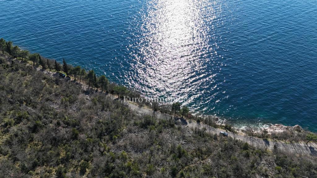 Crikvenica, Terreno, Prima Fila sul Mare