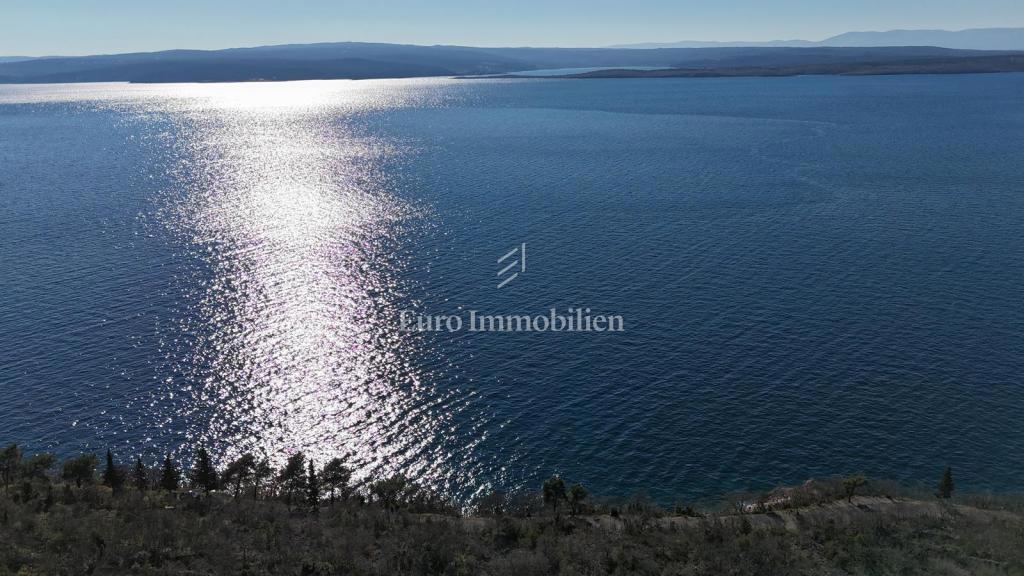 Crikvenica, Terreno, Prima Fila sul Mare