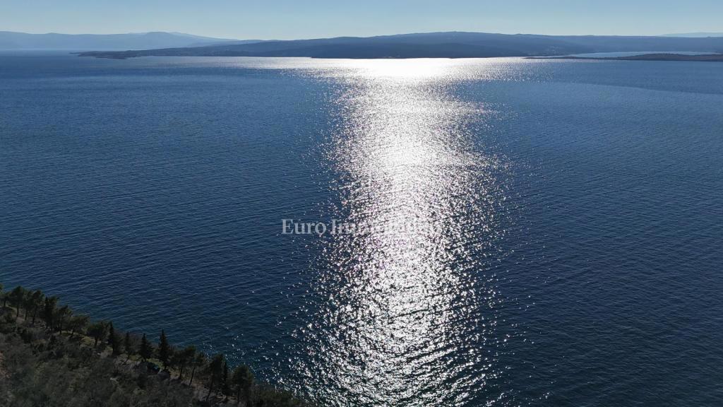 Crikvenica, Terreno, Prima Fila sul Mare