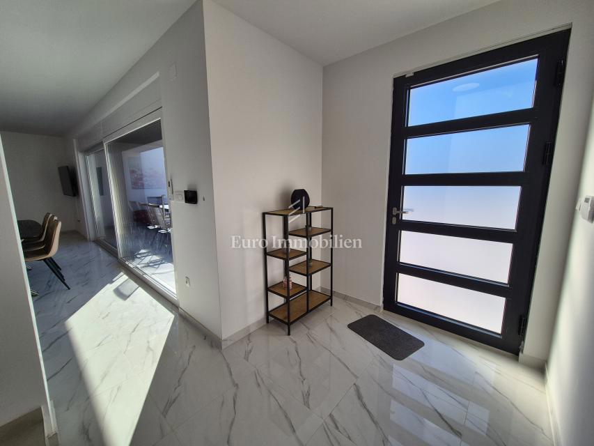 Nuova casa bifamiliare con vista mare - isola di Krk