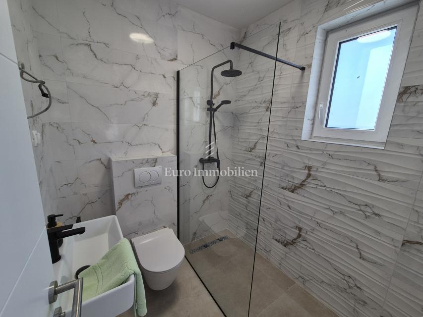 Nuova casa bifamiliare con vista mare - isola di Krk