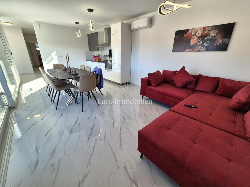 Nuova casa bifamiliare con vista mare - isola di Krk