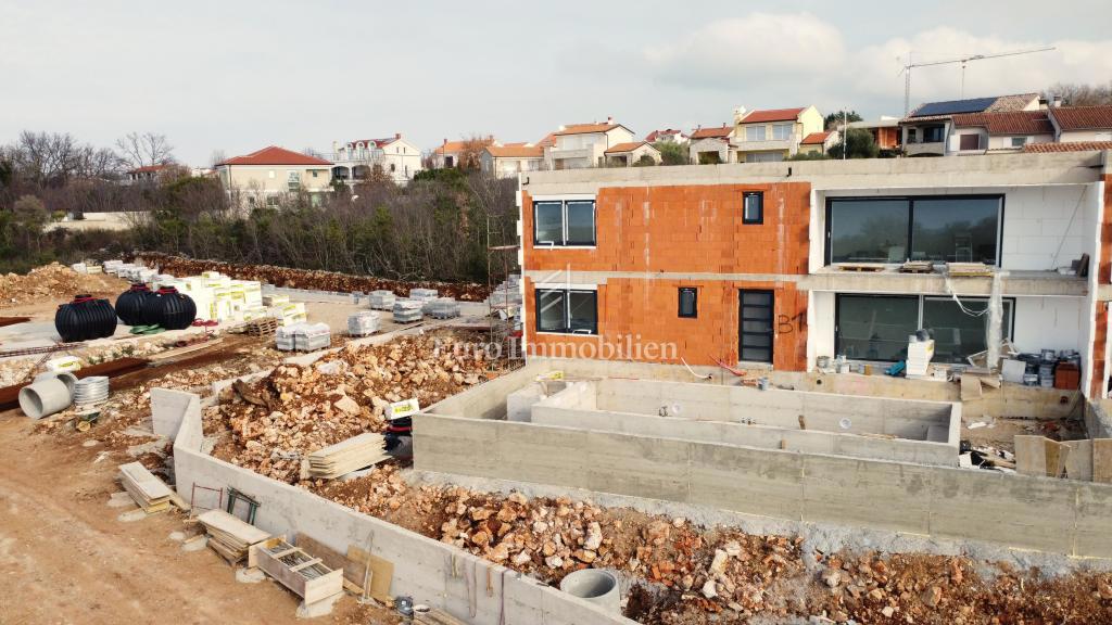 Nuova casa bifamiliare con vista mare - isola di Krk