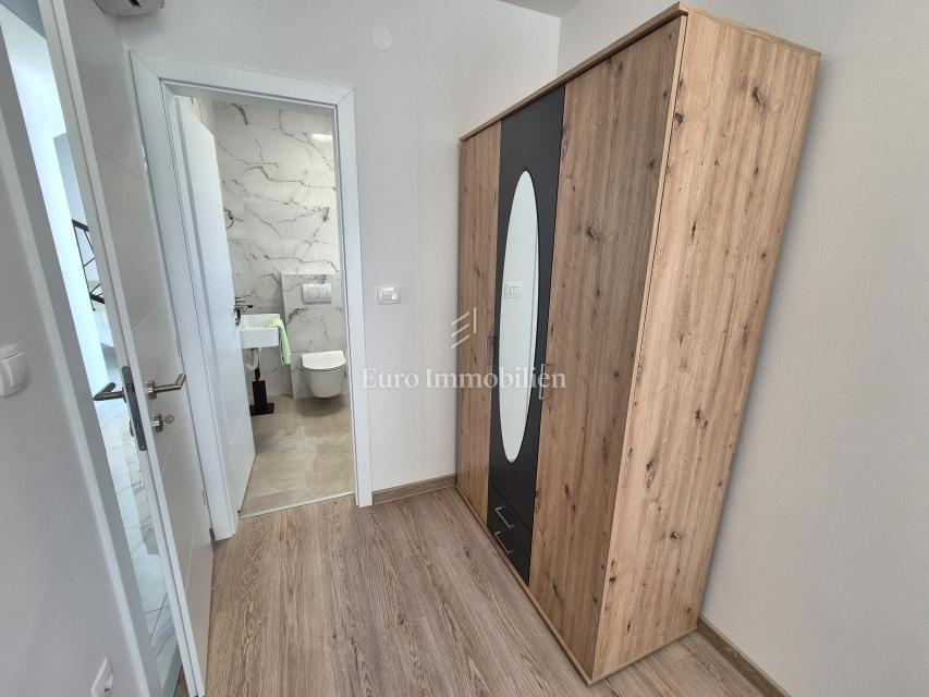 Nuova casa bifamiliare con vista mare - isola di Krk