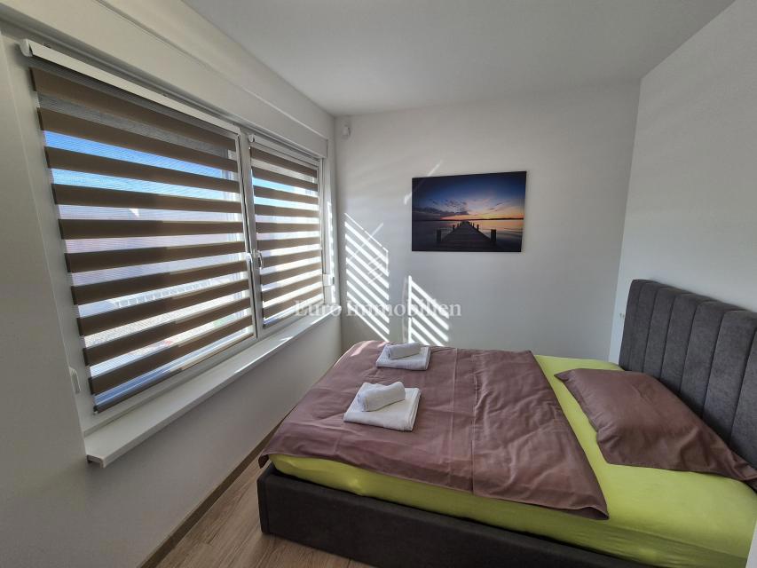 Nuova casa bifamiliare con vista mare - isola di Krk