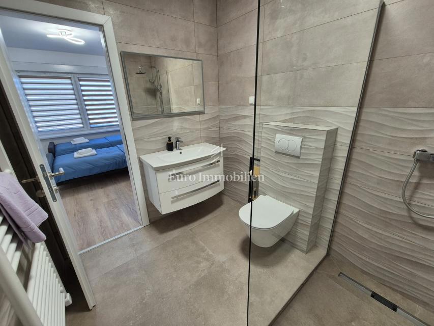 Nuova casa bifamiliare con vista mare - isola di Krk