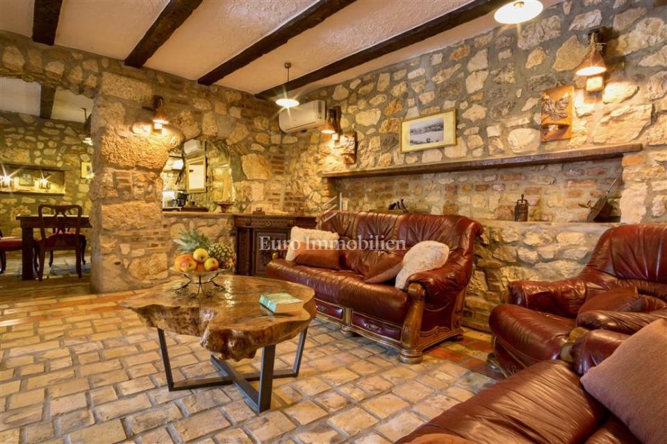 Drivenik - casa in pietra con piscina