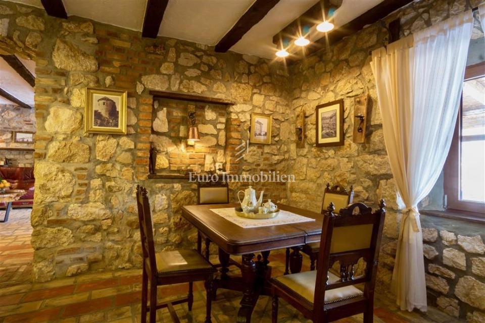 Drivenik - casa in pietra con piscina