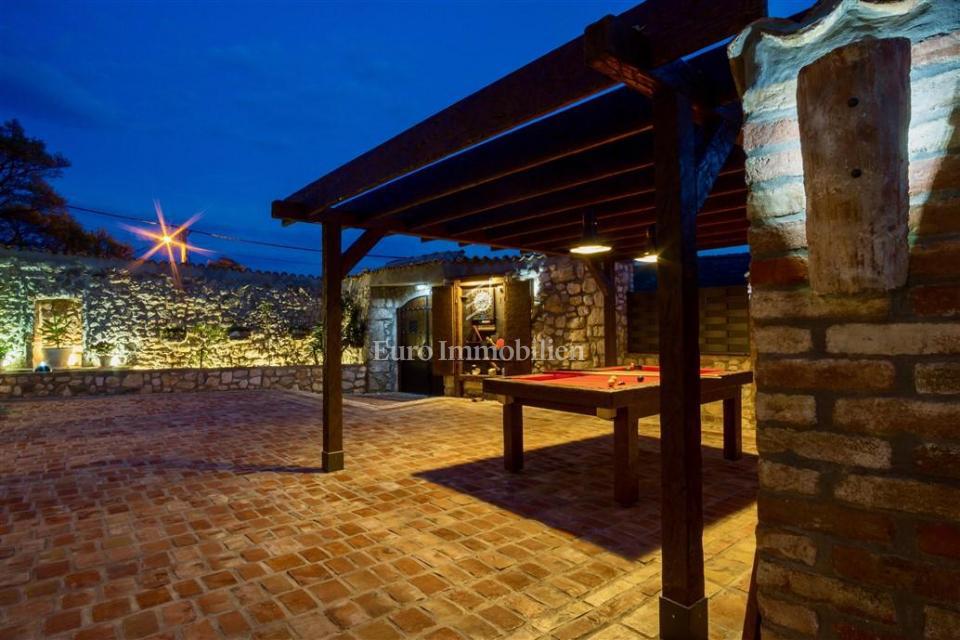 Drivenik - casa in pietra con piscina