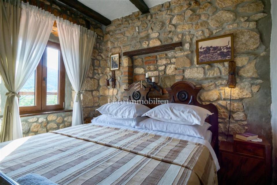 Drivenik - casa in pietra con piscina
