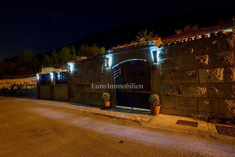 Drivenik - casa in pietra con piscina