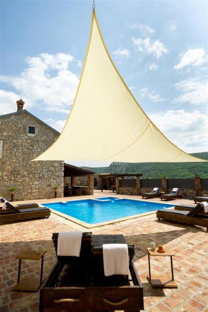 Drivenik - casa in pietra con piscina