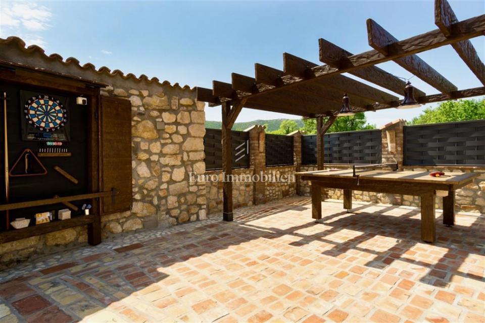 Drivenik - casa in pietra con piscina