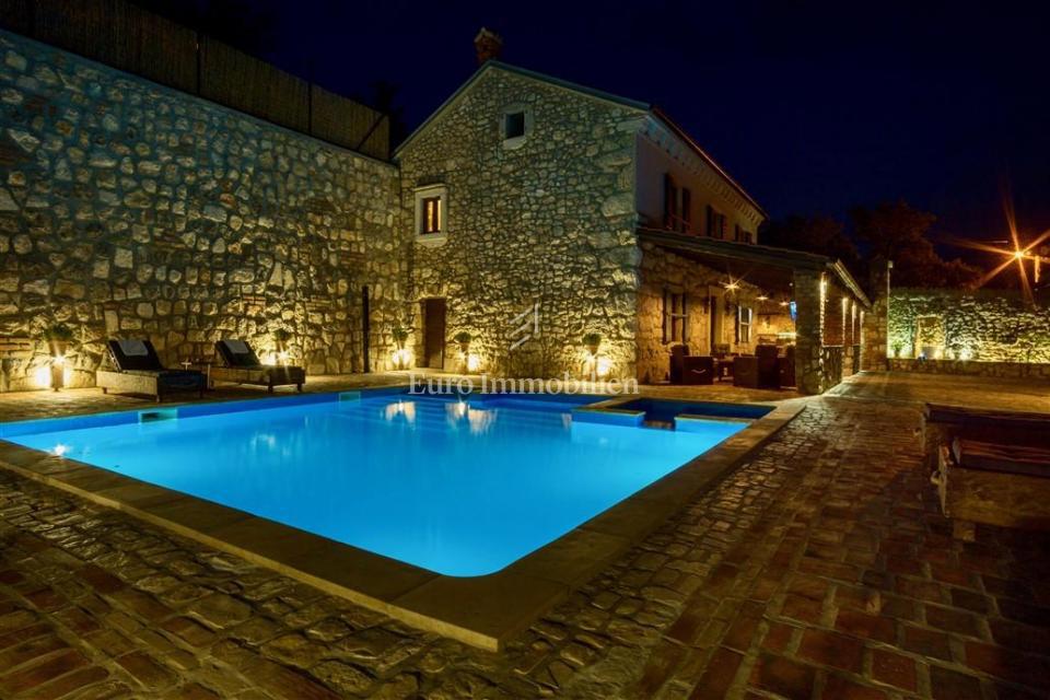 Drivenik - casa in pietra con piscina