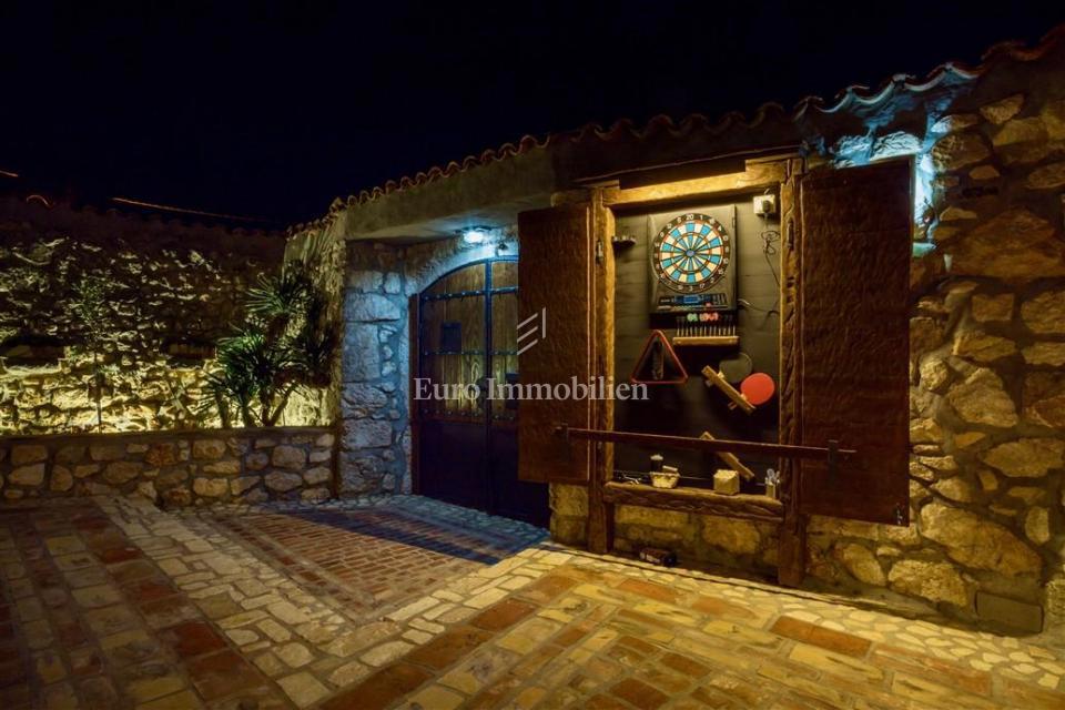 Drivenik - casa in pietra con piscina