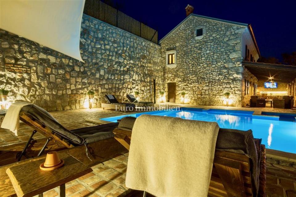 Drivenik - casa in pietra con piscina