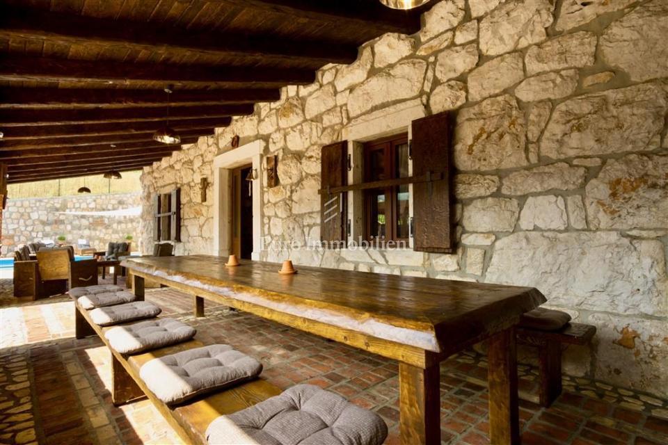 Drivenik - casa in pietra con piscina