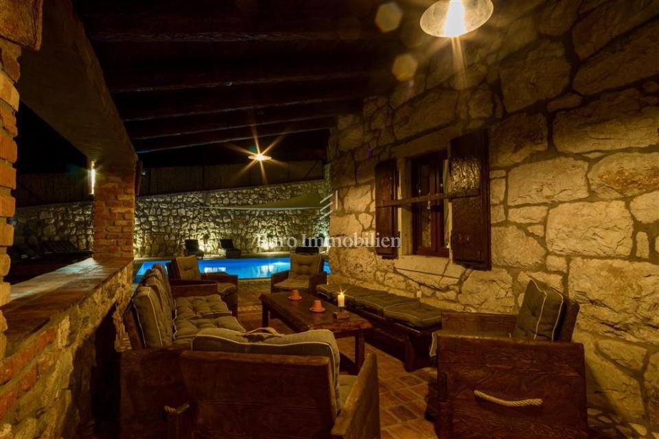 Drivenik - casa in pietra con piscina